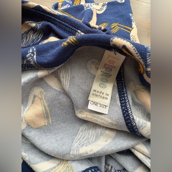 LuLaRoe Pelican leggings - OS - Picture 5 of 8